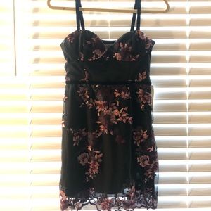 NWT Tobi Floral Dress Size Small